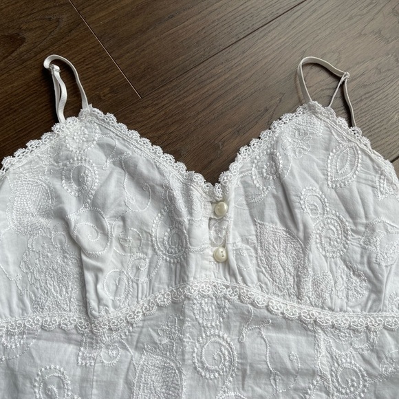 Embroidered White Camisole - Picture 2 of 3